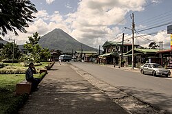 Arenal-Vukan und der Ort La Fortuna